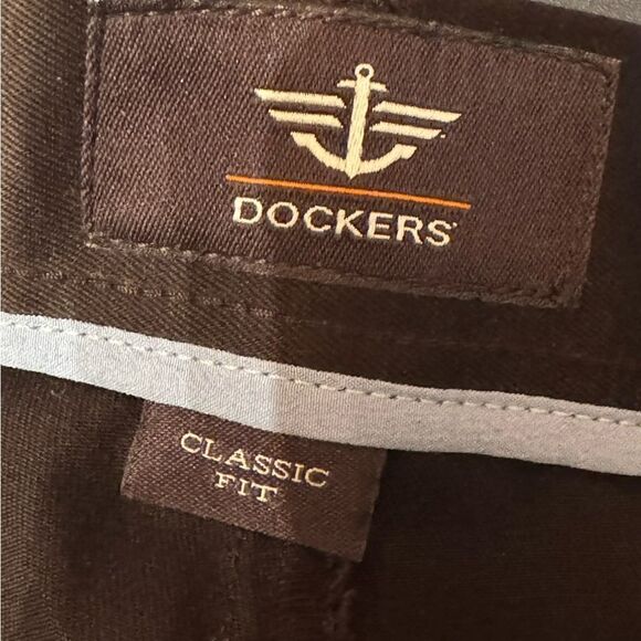 DOCKERS Khaki Classic Fit  (Brown) - Men's W44L30 - Picture 3 of 4